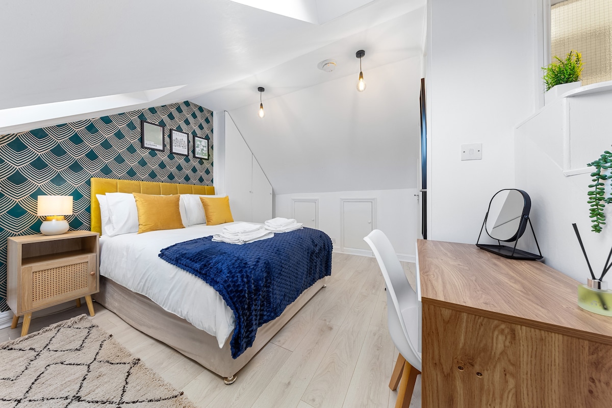 The Holloway Suite- LongTerm Stays 15% Off Sleeps4