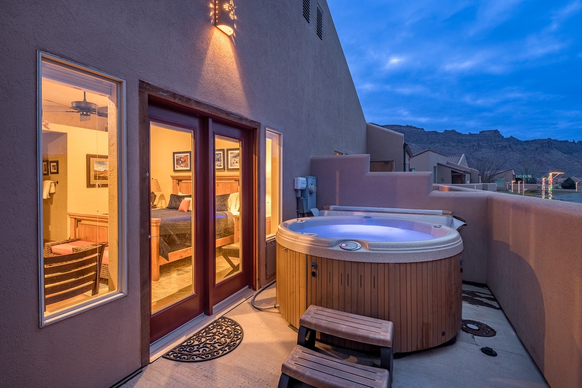 Close to Town & Ntl Parks | Private HotTub | Views