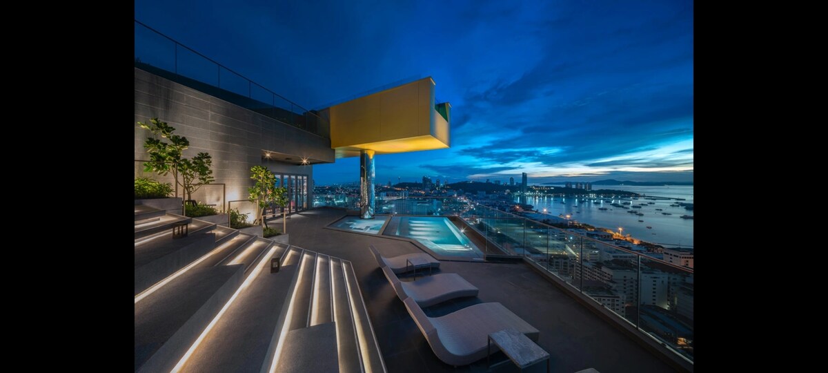 Downtown Chic Condo Rooftop Pool #E12