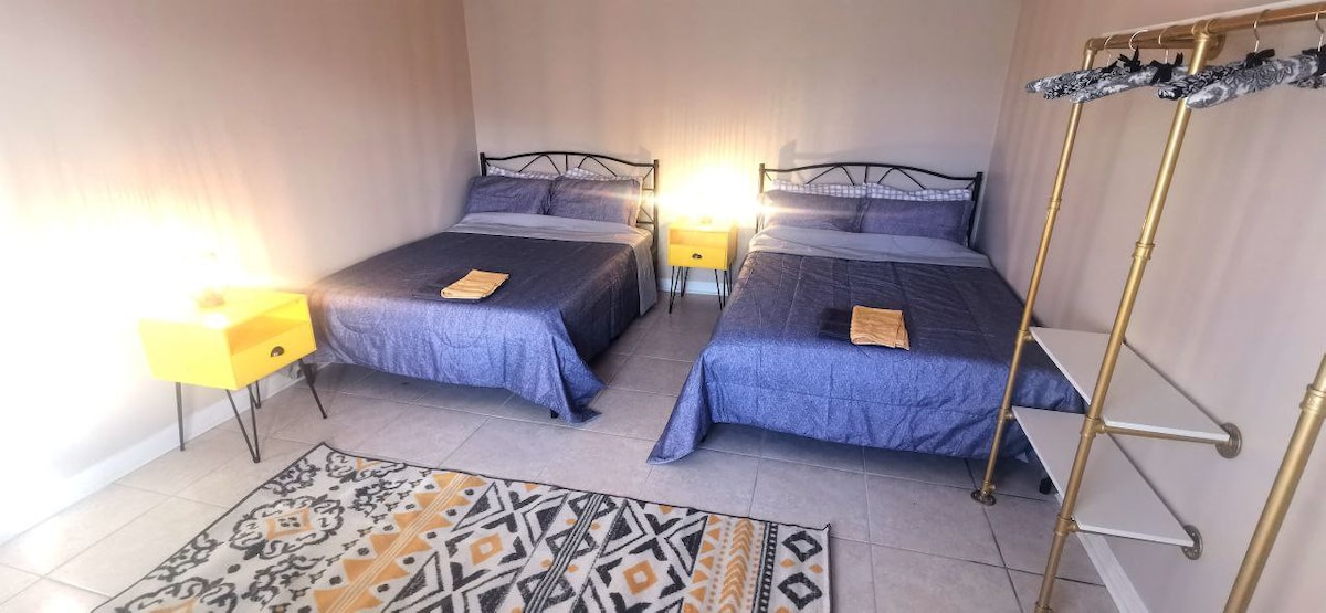 Cozy Room, 2 beds/Private Bathroom, 15 mins to FQ