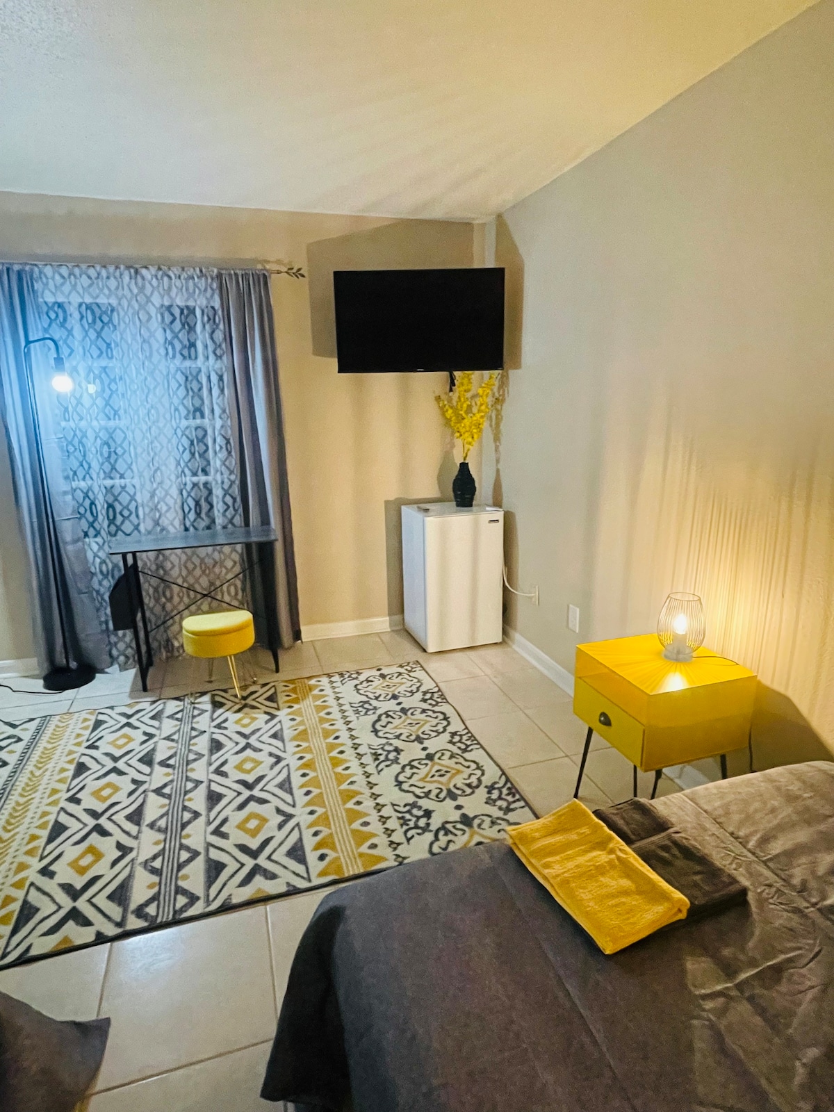 Cozy Room, 2 beds/Private Bathroom, 15 mins to FQ
