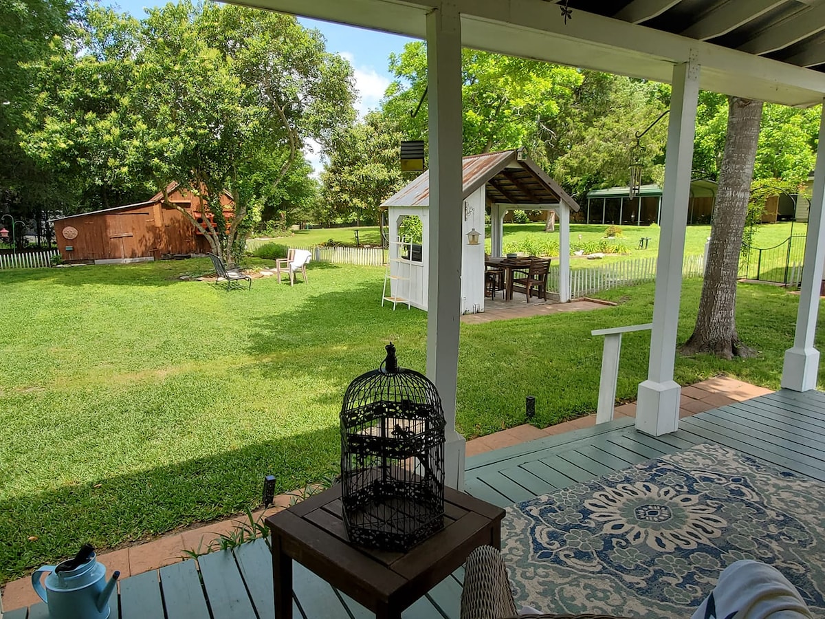 1925 Tranquil Cottage Retreat