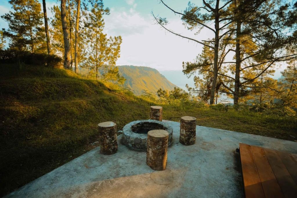 美丽的小木屋，可欣赏到多巴湖（ Lake Toba ）的美景。