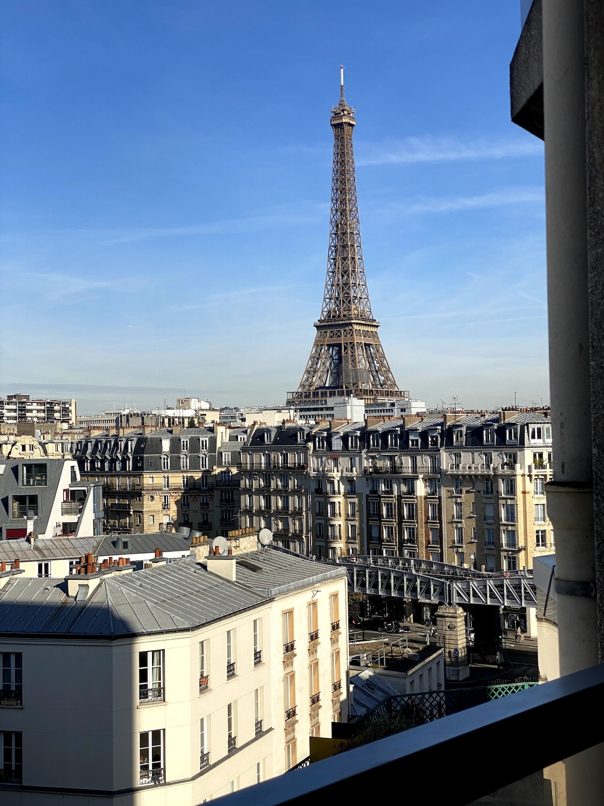 Best Eiffel Tower View: Refurbished Studio !