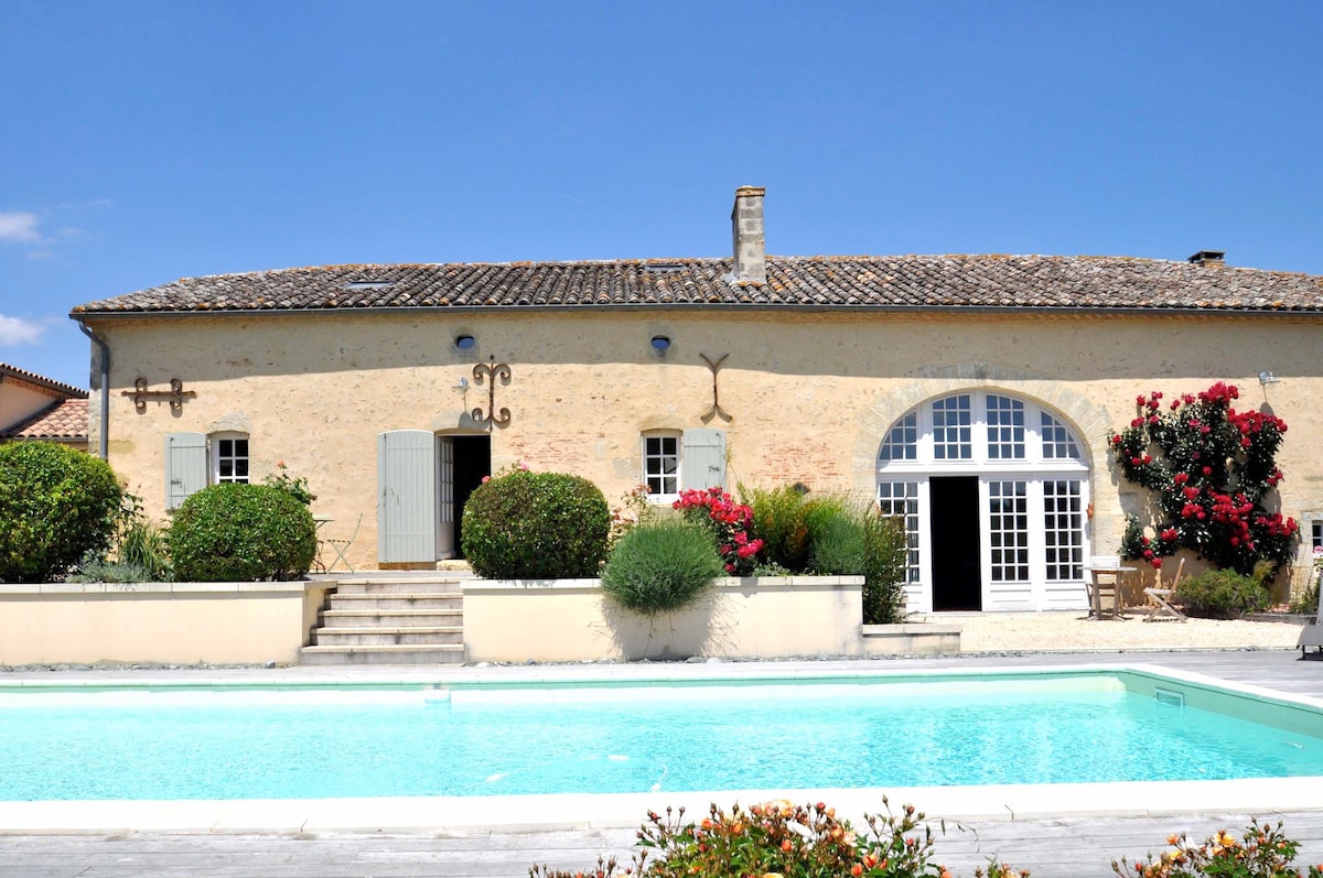 Idylic villa with pool, views, outdoor kitchen
