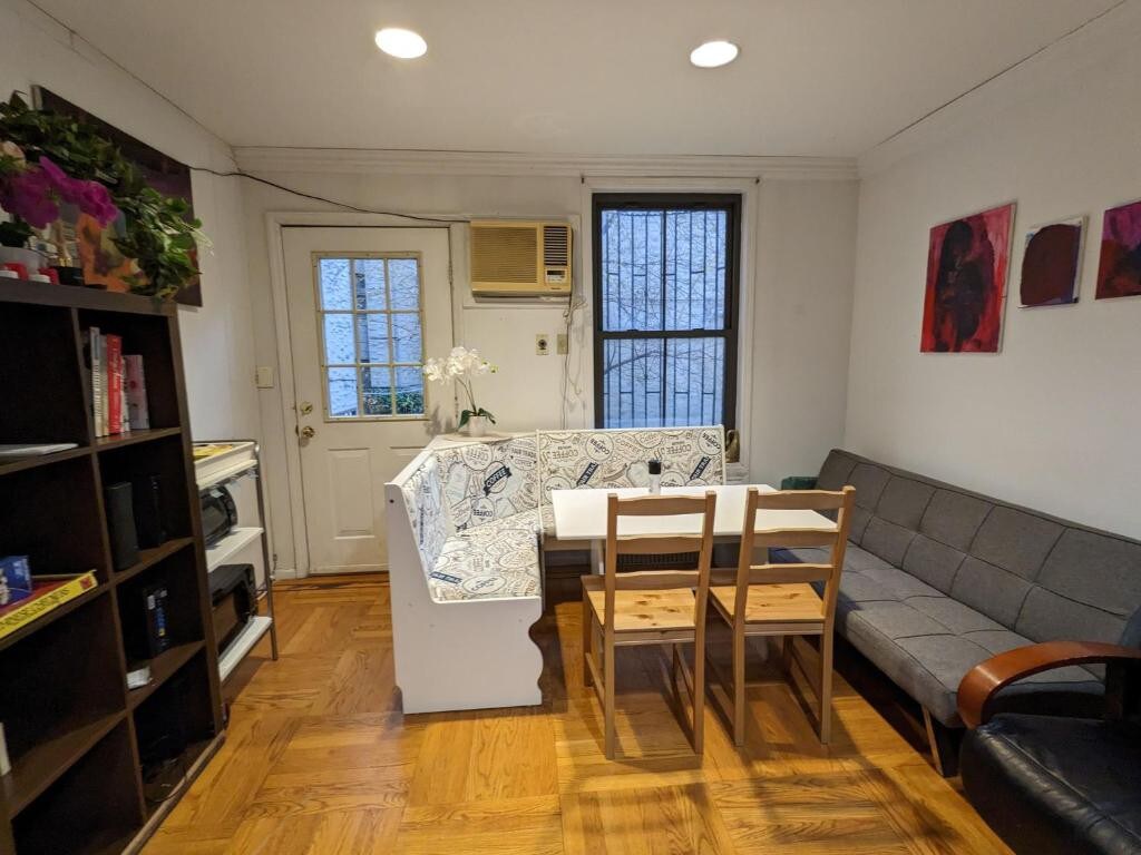 Cozy room at great Townhouse in Williamsburg