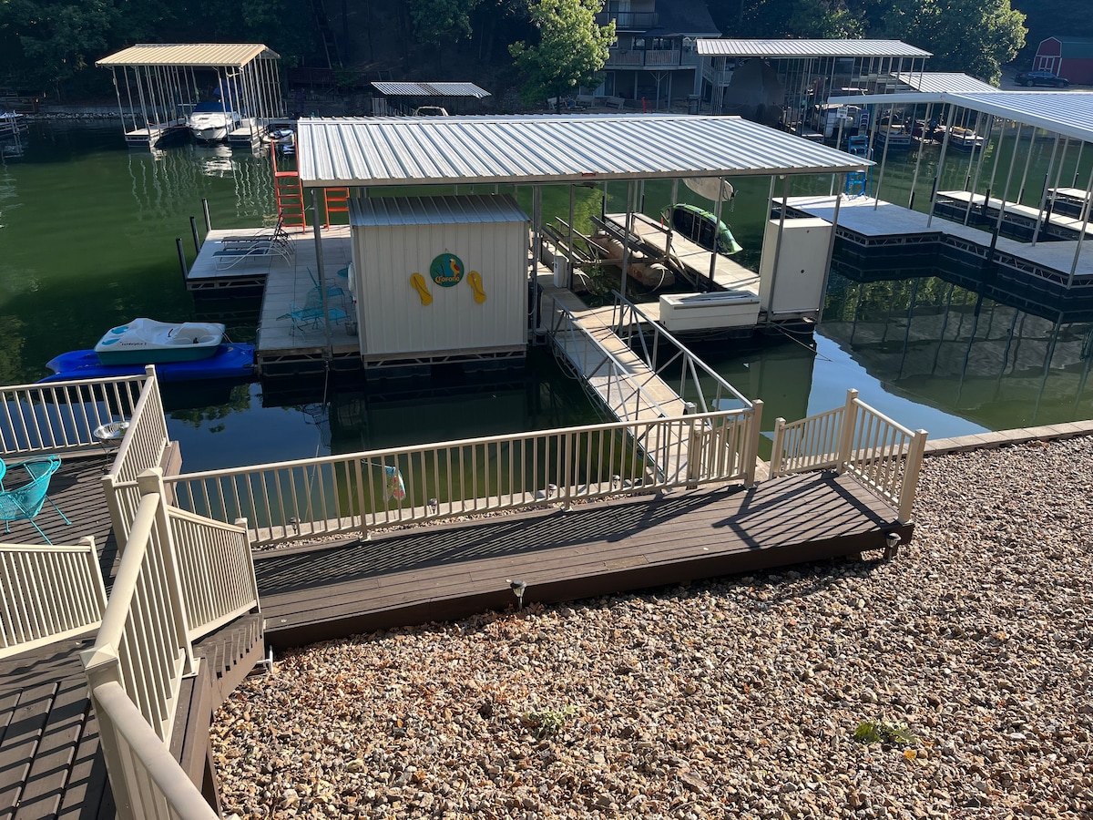 Luxurious Lakefront Home w/ Dock