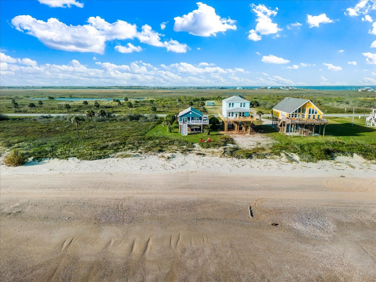 Quiet & cozy beachfront Bolivar bungalow