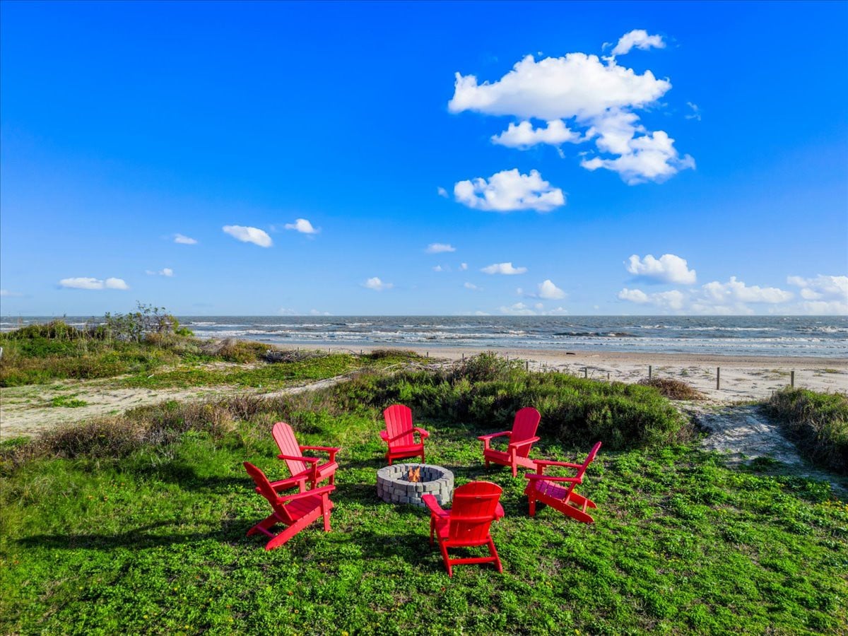 Quiet & cozy beachfront Bolivar bungalow