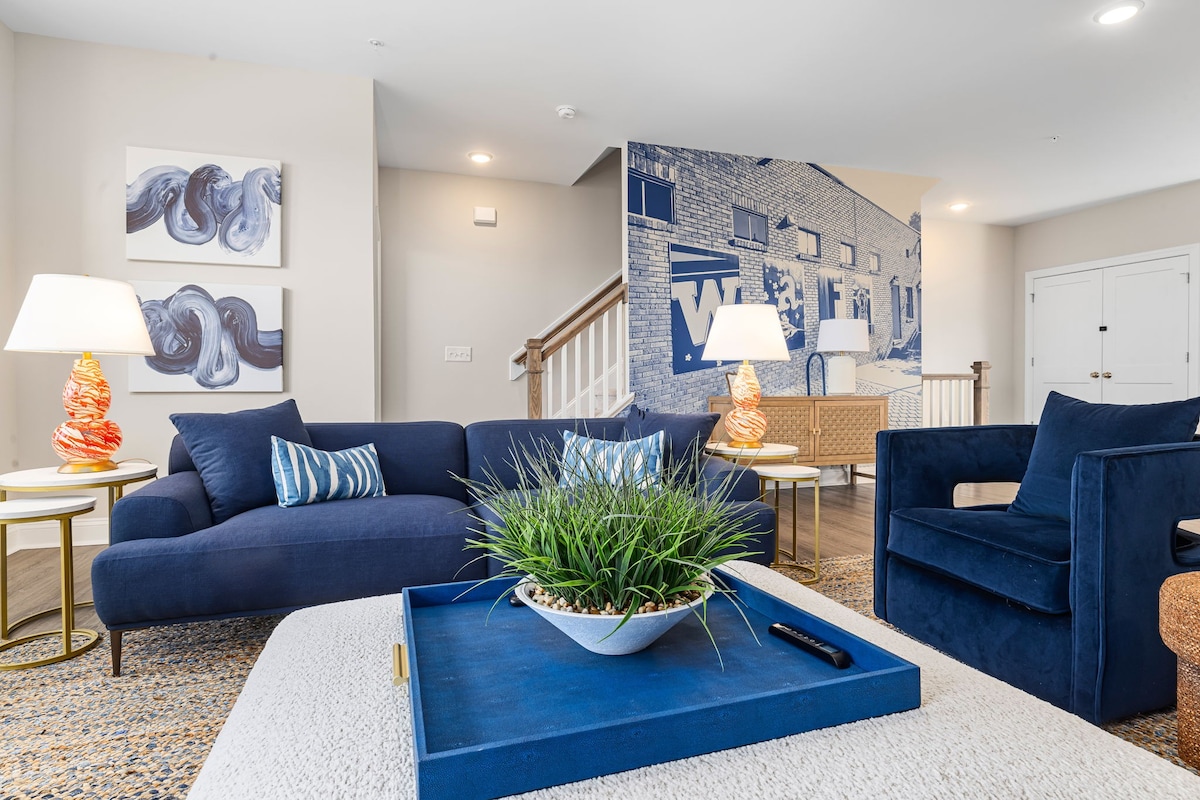 NEW! Julianne | Luxury 4 BR Rooftop Deck + Garage