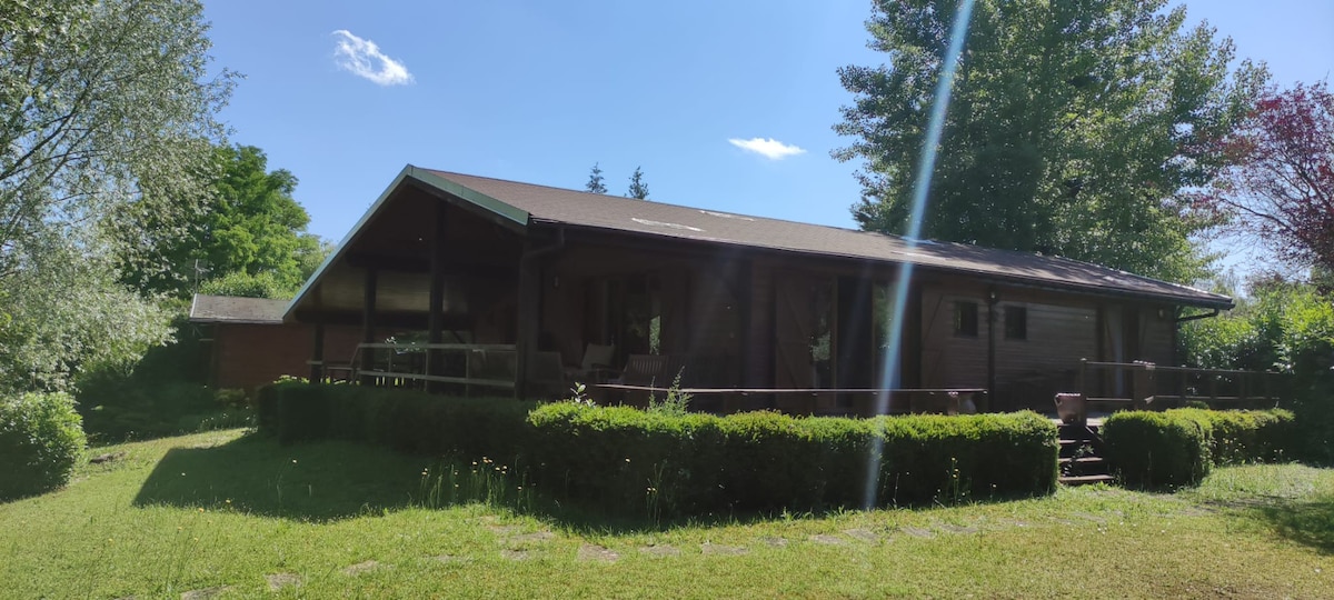 Chalet familial au bord de l'eau, à 1 h15 de Paris