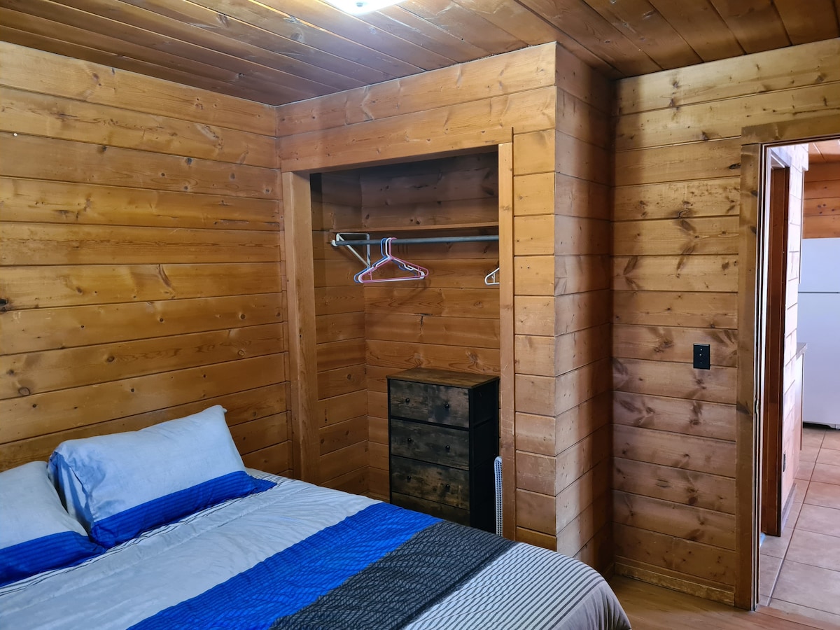 Falcon 's Nest Cabin 1