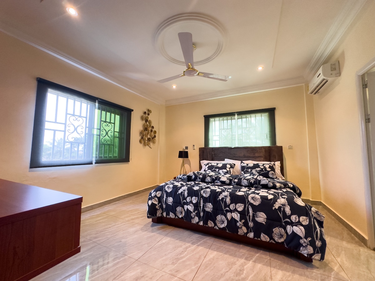 Superior Ensuite Room in Kumasi Bawuah Royal Apt