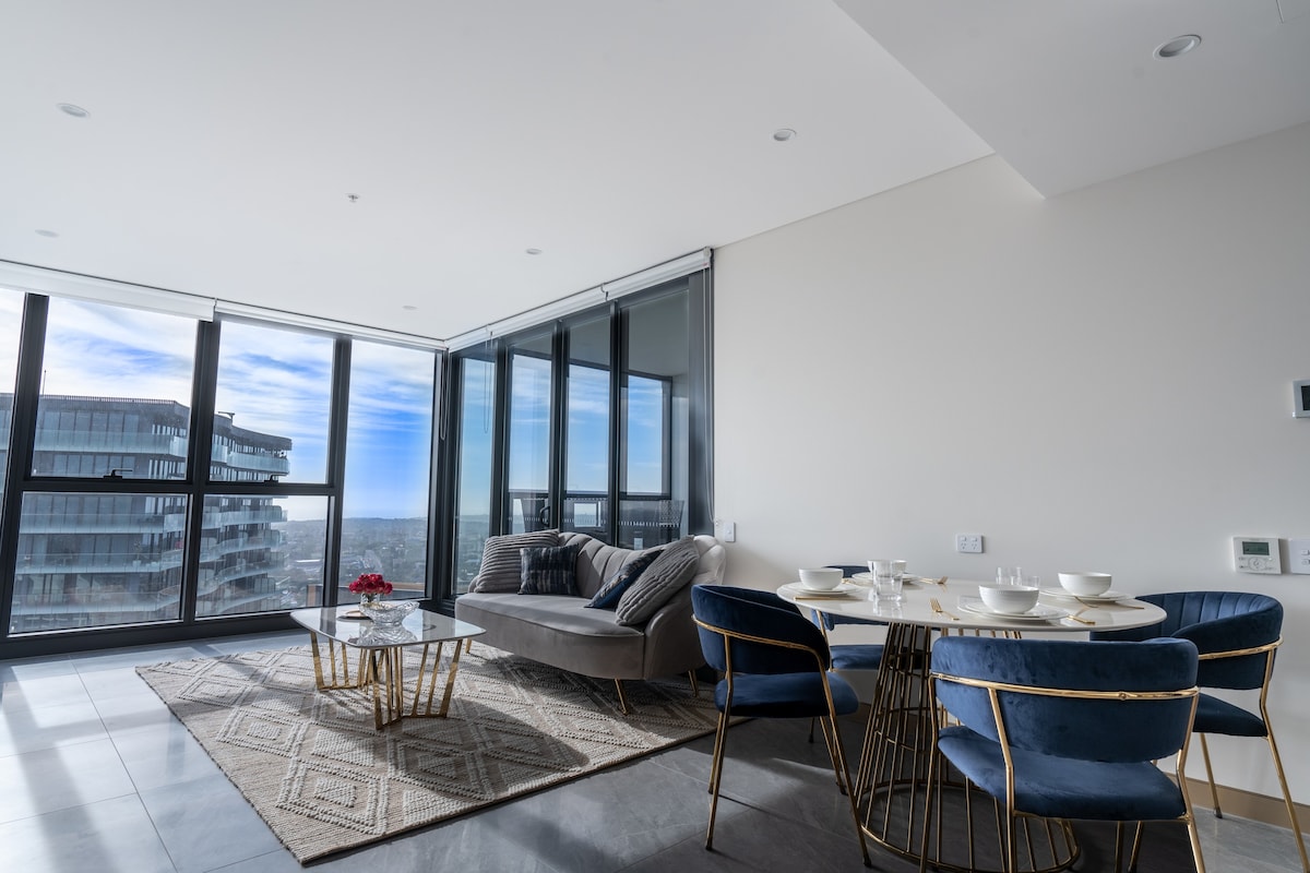 Sub-Penthouse Luxury Retreat