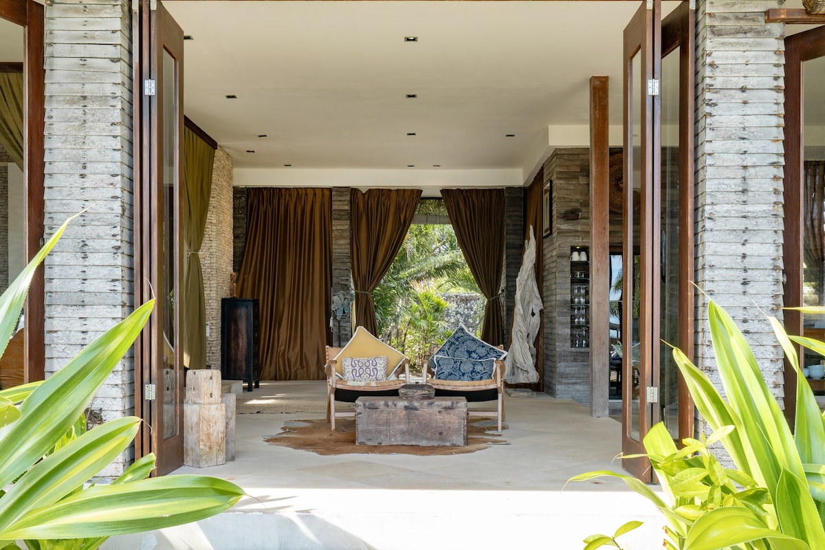 Oceanfront Private Villa with Infinity Pool