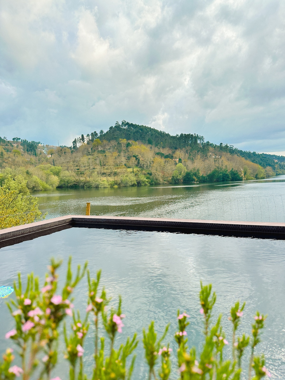 Quinta sobre o Rio com Piscina - Casa da Garça