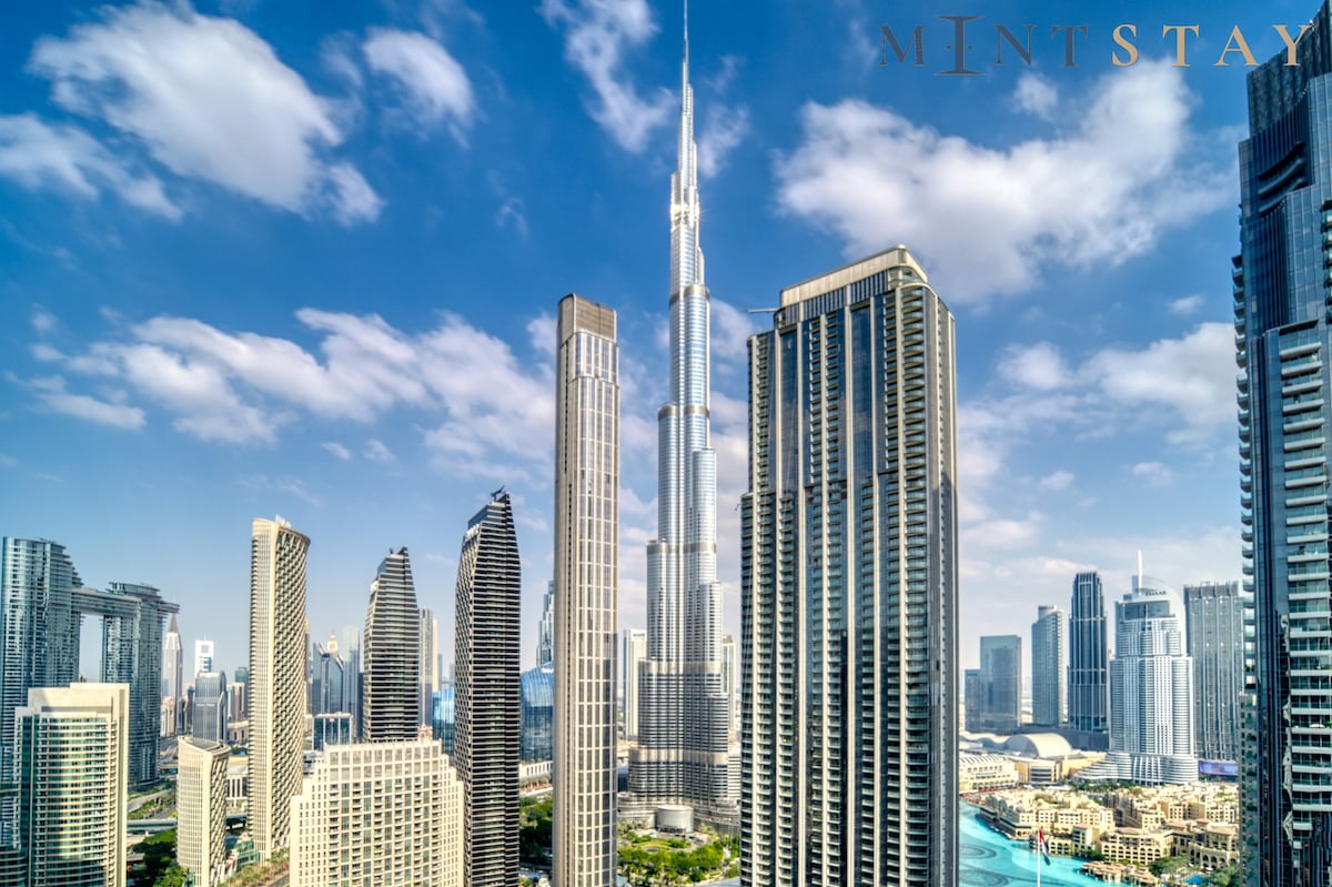 3BR+M Downtown Retreat Overlooking Burj Khalifa