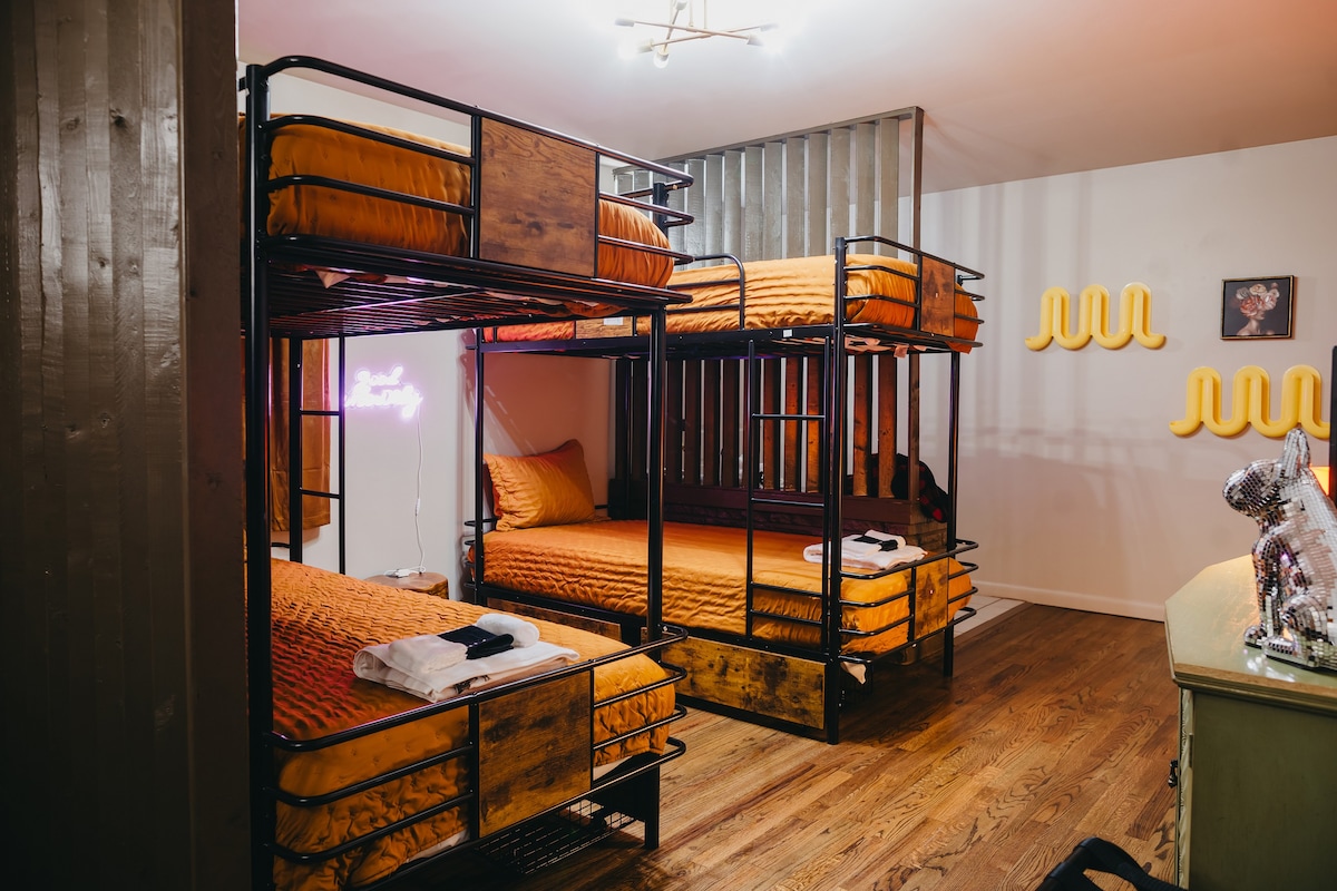 Mid-Mod Designed Home|King Beds|SmartTvs|Fire Pit