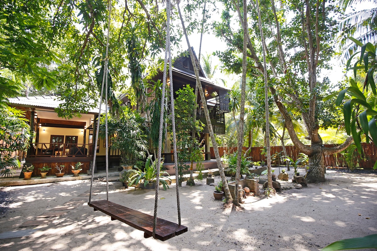 Secluded Gem in the Heart of Hin Kong