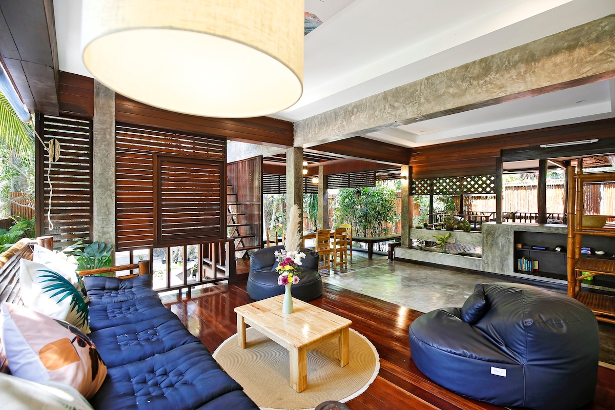 Secluded Gem in the Heart of Hin Kong