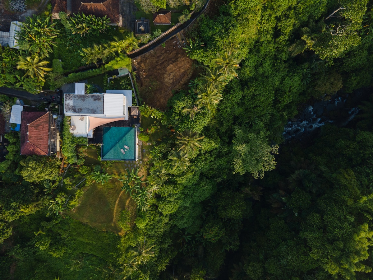 UBUD Jungle - River Side Villa by OXO