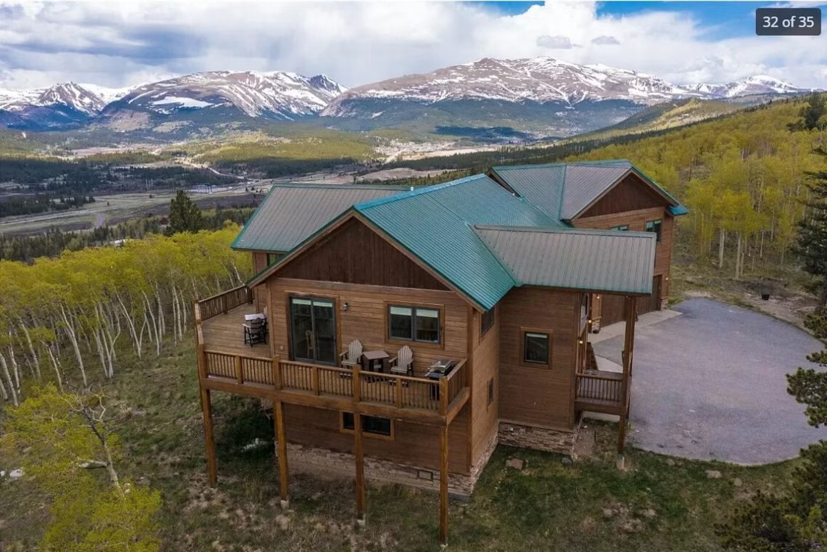 Spacious Modern home with view!