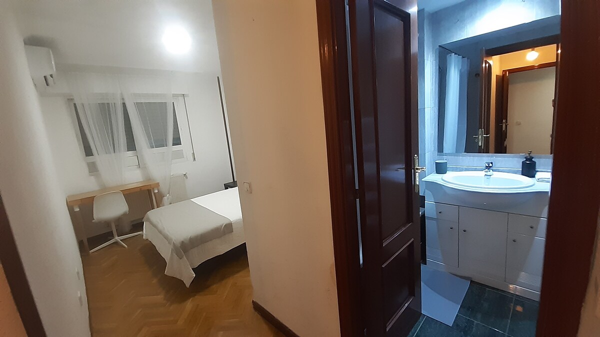 Habitación individual con baño privado