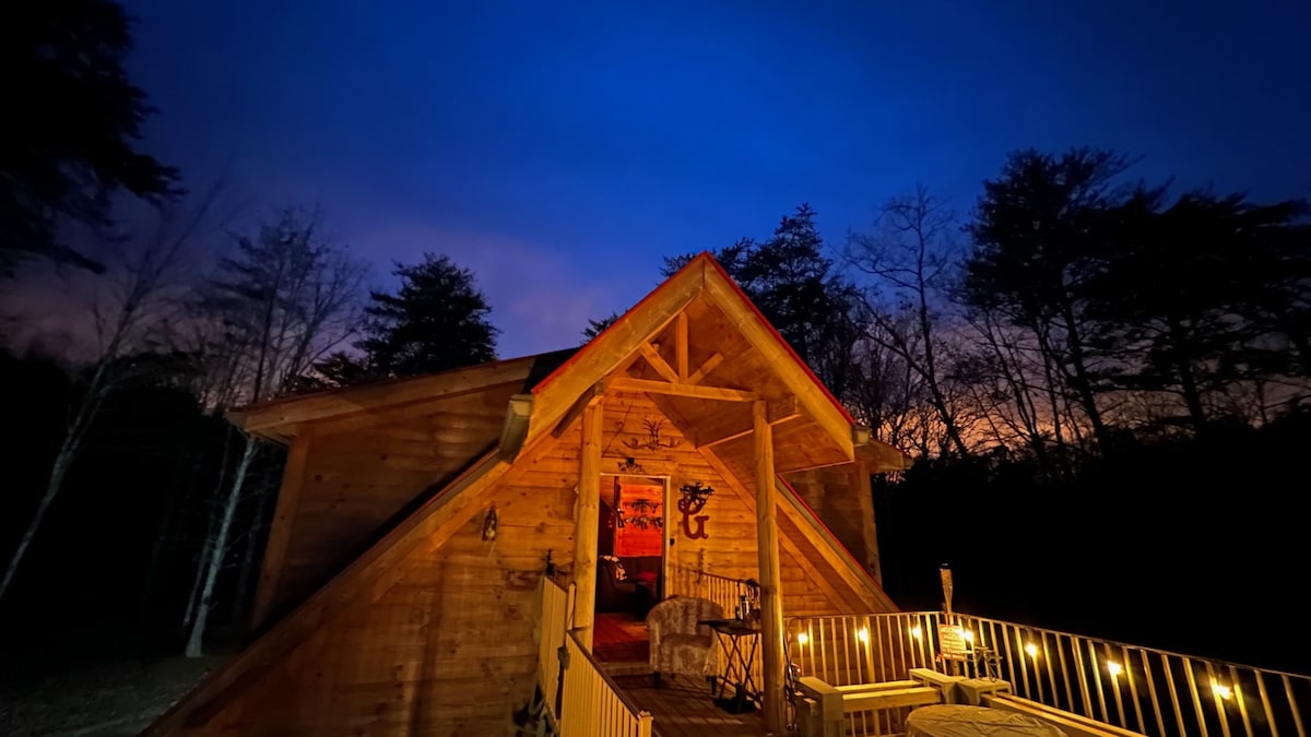 Cozy cabin w/waterfall & a view!