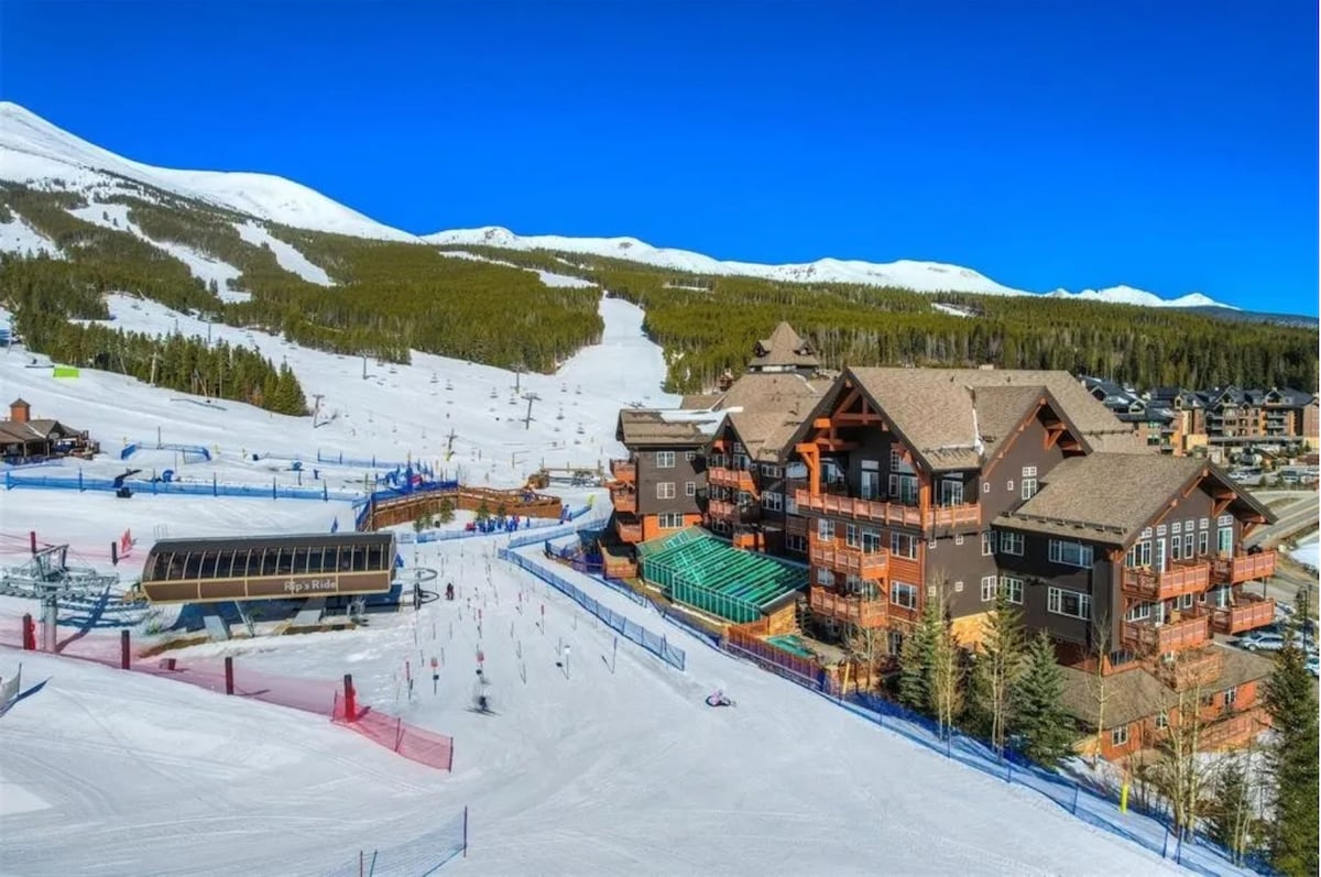 Ski-in/Ski-out on Peak 8 with Amenities