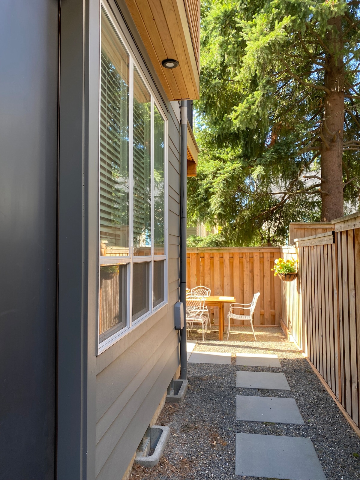 Cozy Modern Apartment with Yard