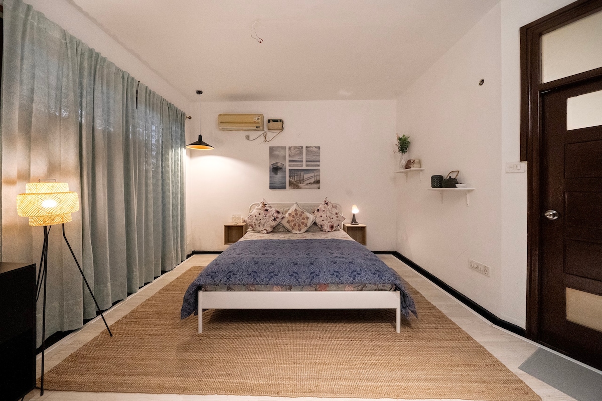 Zen Bungalow Iris Indiranagar (Private Bed & Bath)