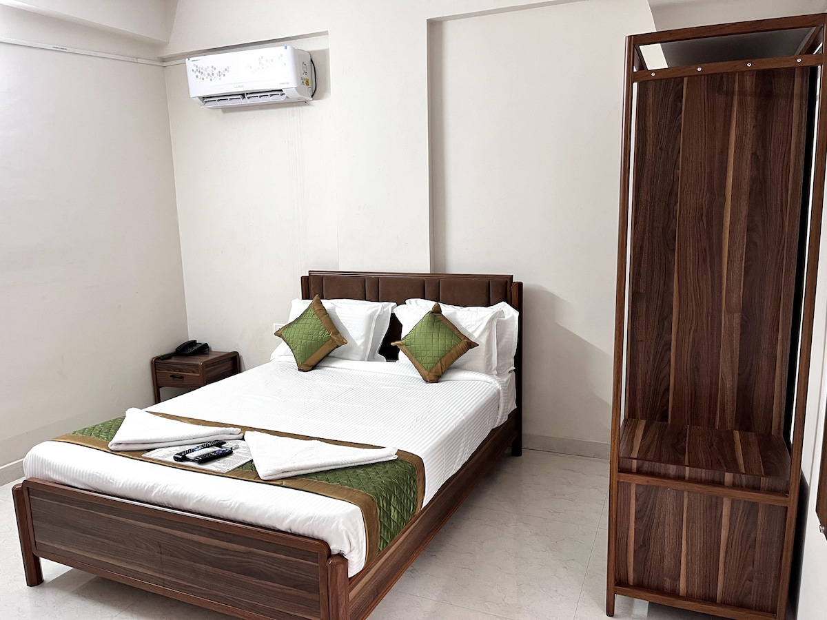 Single Room in 2BHK flat Kondapur