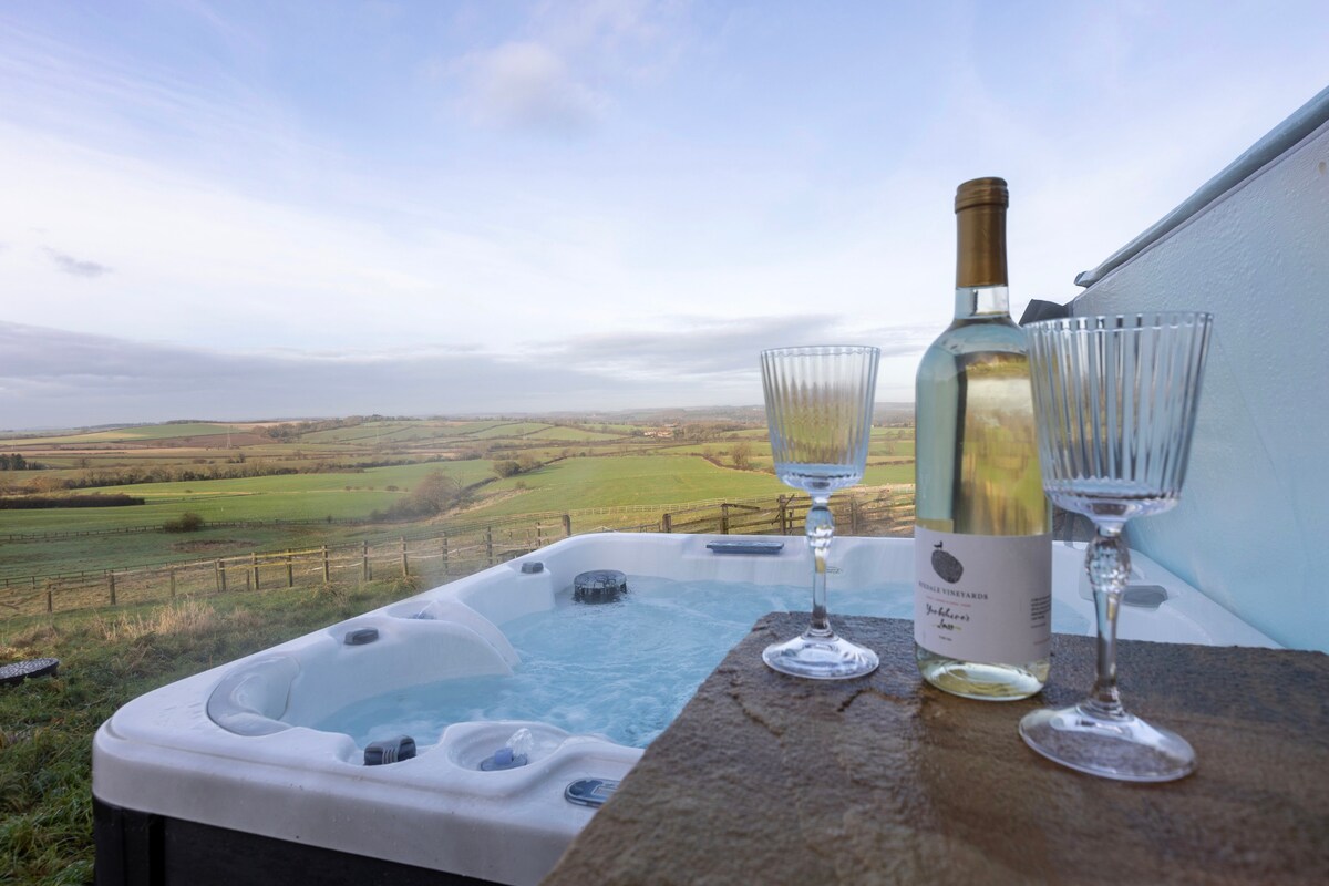 The Dovecote Cottage, Near Malton with Hot Tub