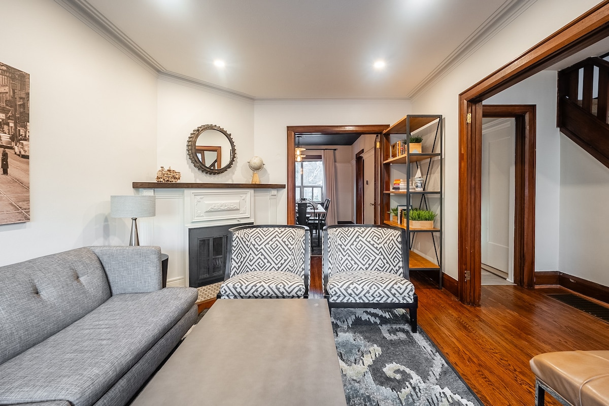 Stylish 3BR House in Trendy Bloor West w/ Parking