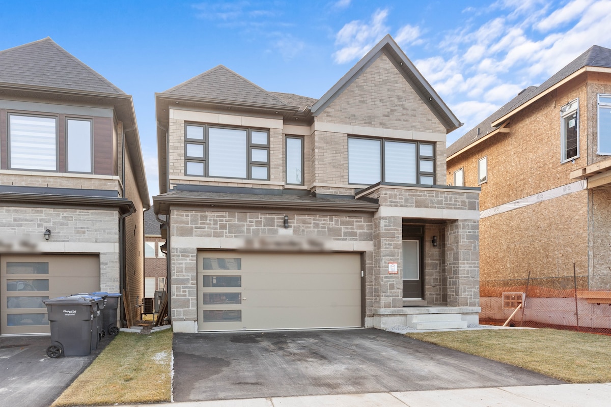 Modern Built ~Entire 5BR Detached House ~ Brampton