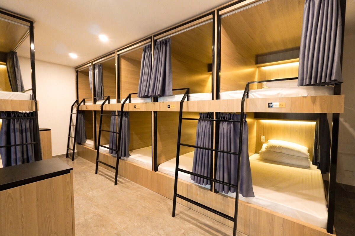 Motogo旅舍的24床混合宿舍房间