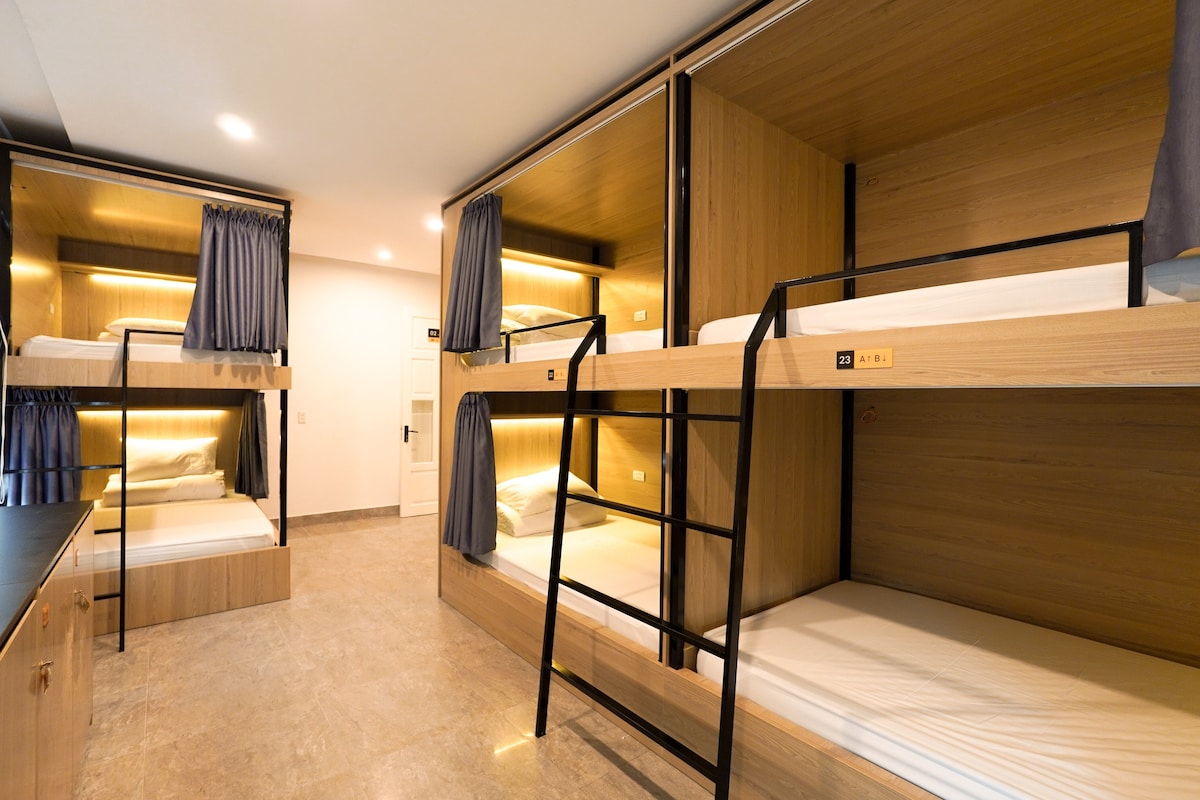 Motogo旅舍有6张床混合宿舍房间
