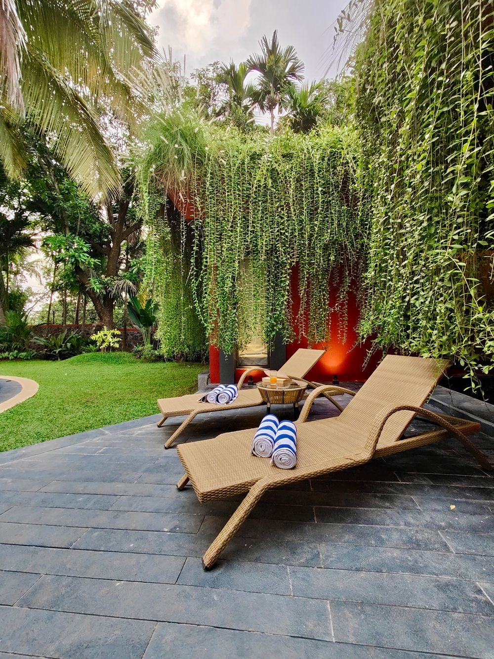 Luxurious 4 BR Balinese Villa in Thal
