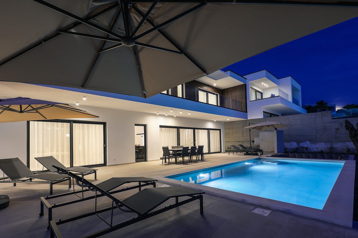 Luxury Villa del Sol - private pool & sauna