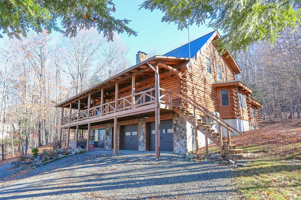 Adirondack Lakehouse w Hot Tub