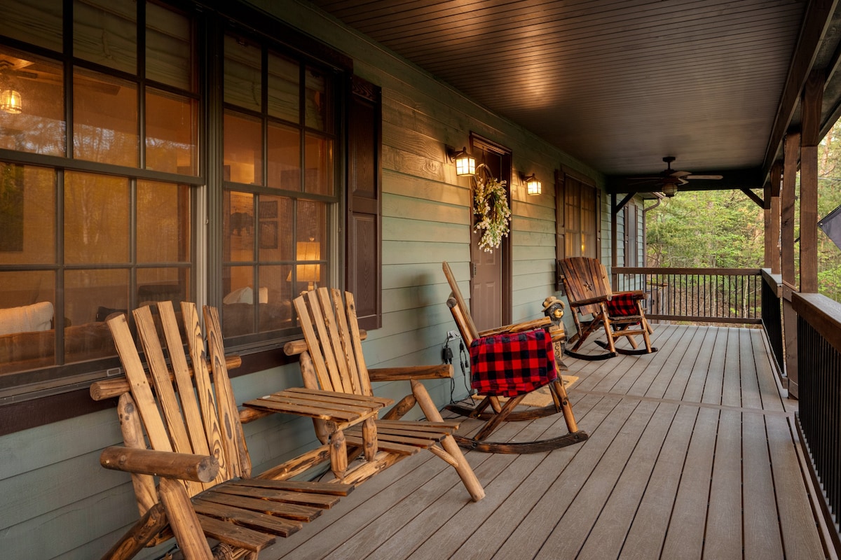 Cozy Bear Cabin | HotTub | Pet Friendly | Wineries