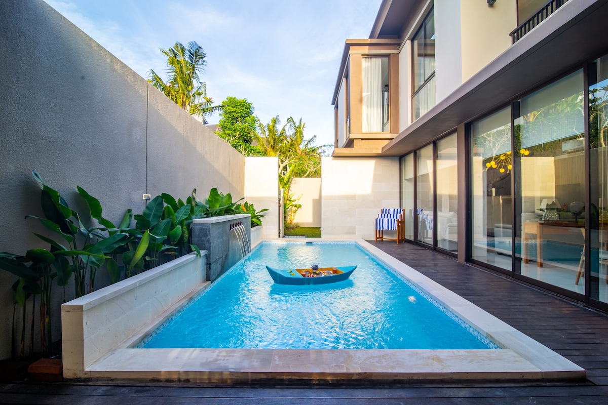 Best Deal Modern Family Beach Villa 4BR @Tanah Lot