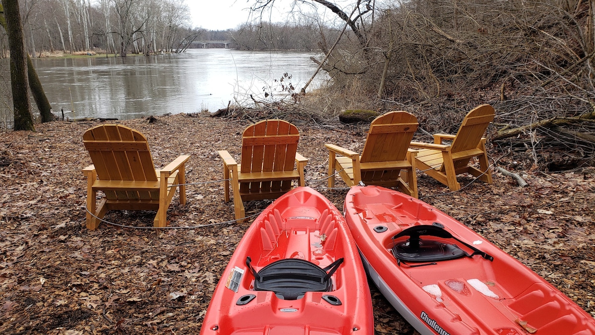 RiverEdge Haven: Hot Tub, 5 Beds, Kayaks near ND