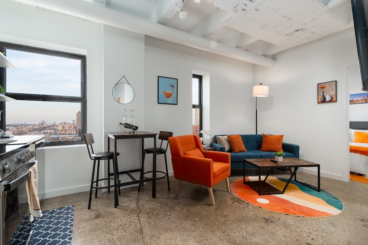 Artistic Stylish Loft Uptown Montrose Beach GymWFH