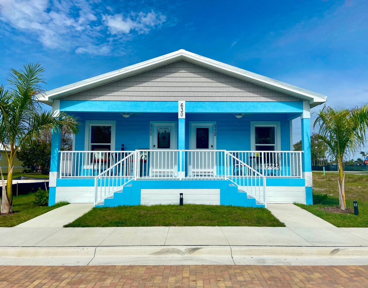 A Coastal Blue Cottage In Charming Punta Gorda