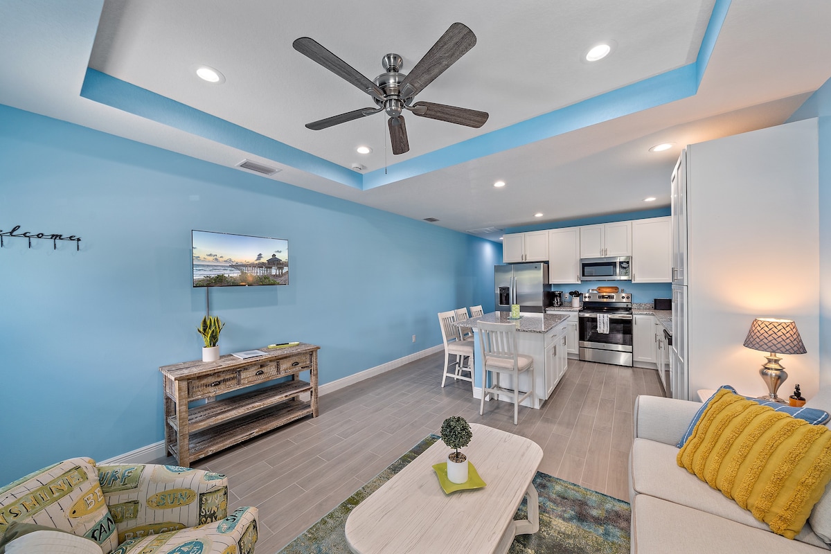 A Coastal Blue Cottage In Charming Punta Gorda