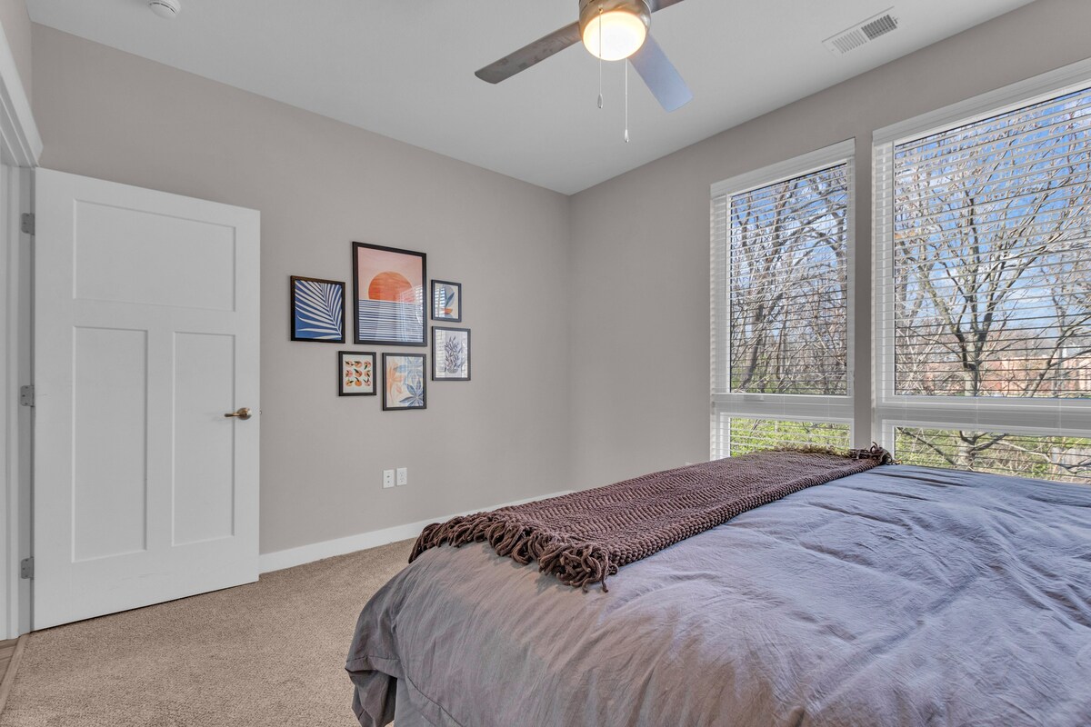 Broad Ripple Quietly Nestled 2BR w/ Free Parking