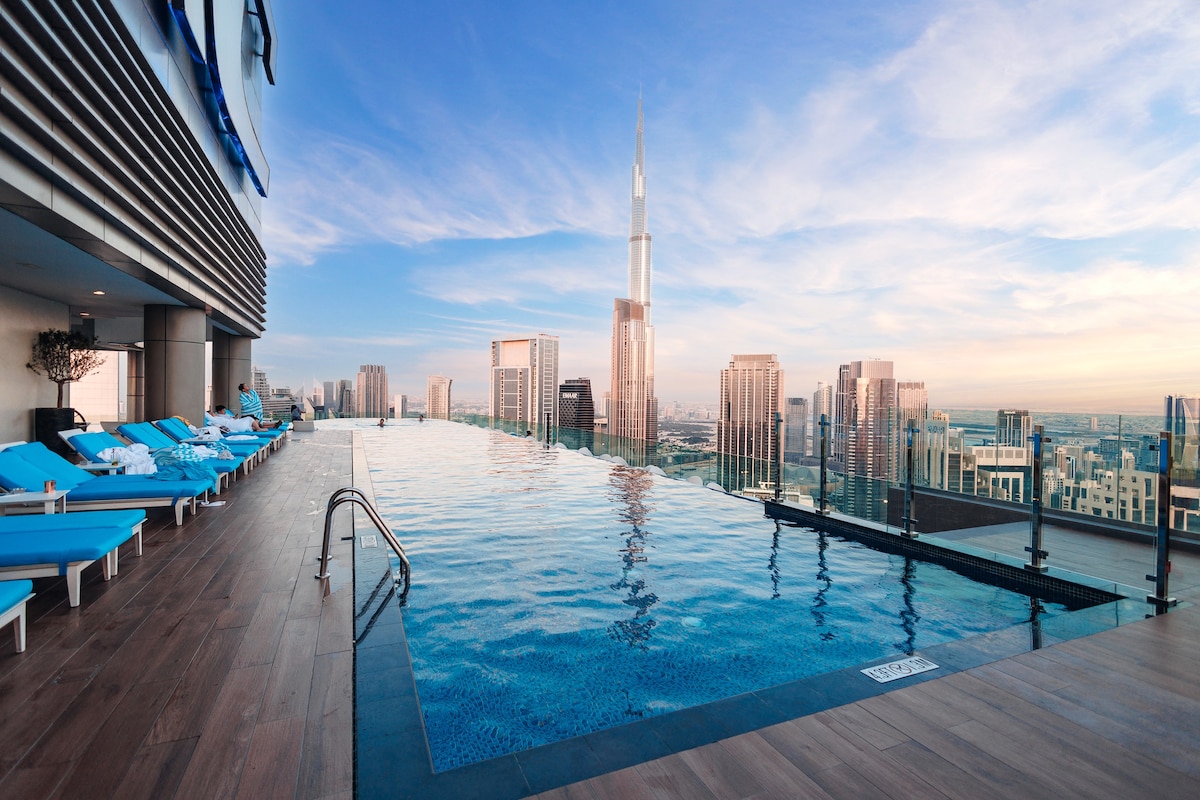 5 Stars Living Infinity Pool Burj Khalifa view