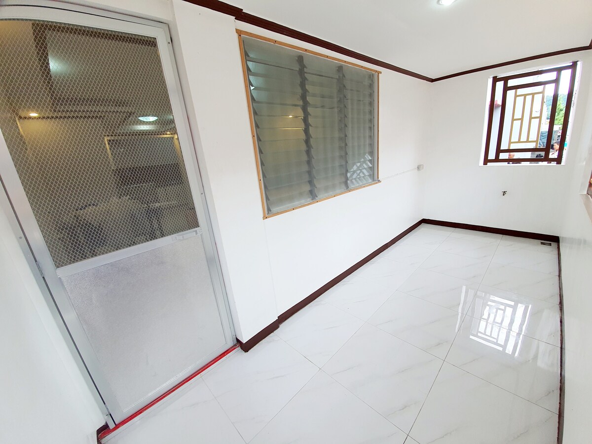 Calapan House 3BEDRms near Malls