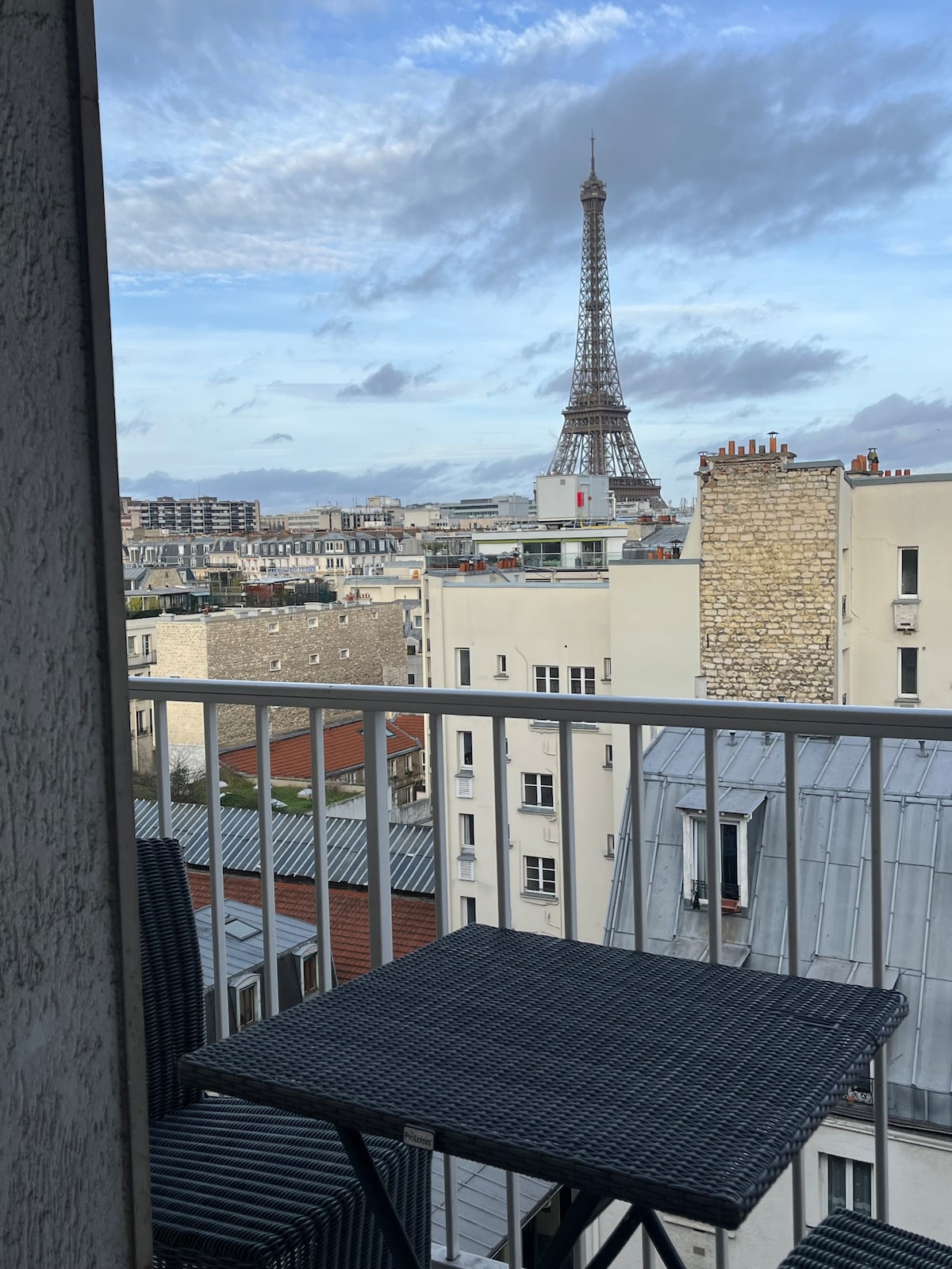 Splendid view of Eiffel Tower : Spacious 2BR Gem !